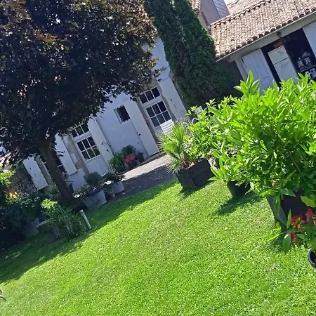 Bed & Breakfast Les Cles Du Parc Combrand