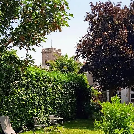 Les Cles Du Parc Bed & Breakfast